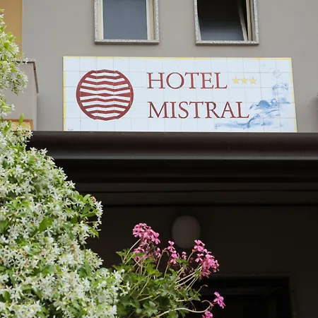 ホテル Mistral