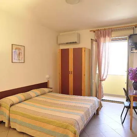 米斯特拉尔酒店