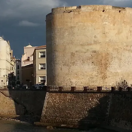 Mistral אלגהרו